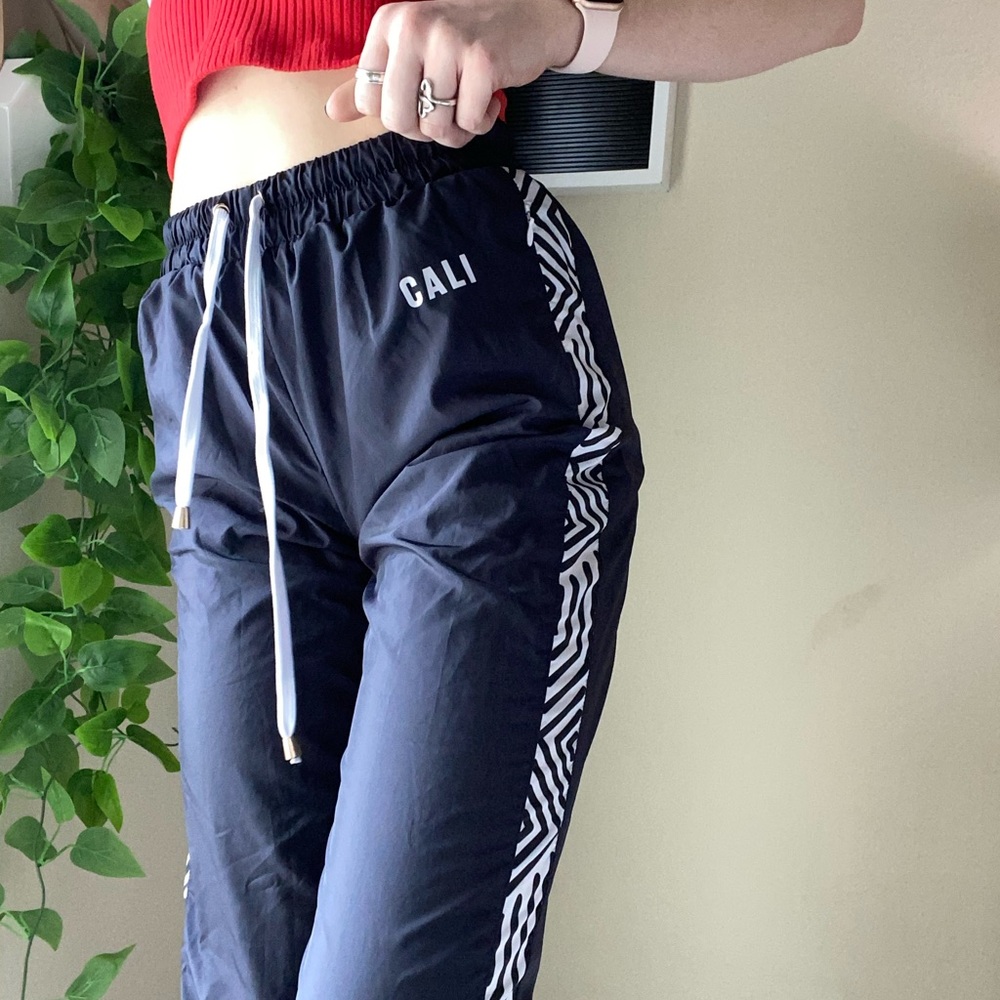 Navy blue wind breaker pants/forever 21/SMALL